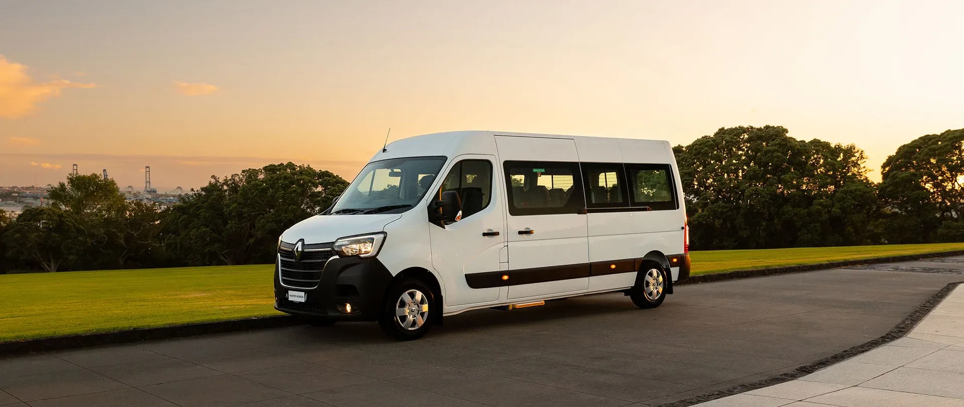 Minibus rental for small group in Dallas
